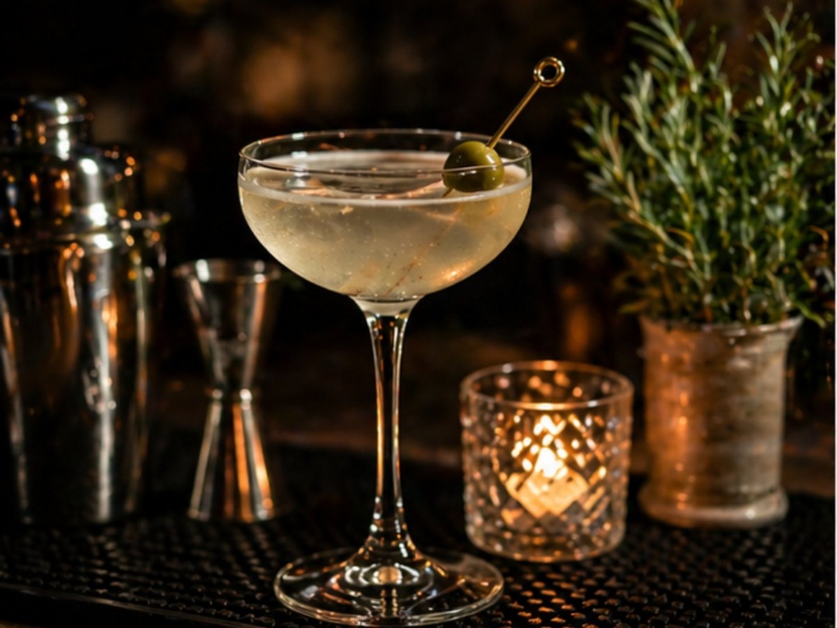 Elegant cocktail service